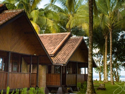 Private bungalows at Sumatra Surf Resort