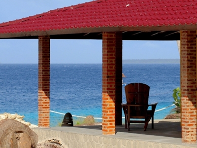 Superior bungalow and ocean views towards Nias