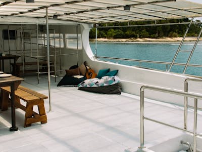 Large top deck