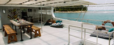 Large top deck