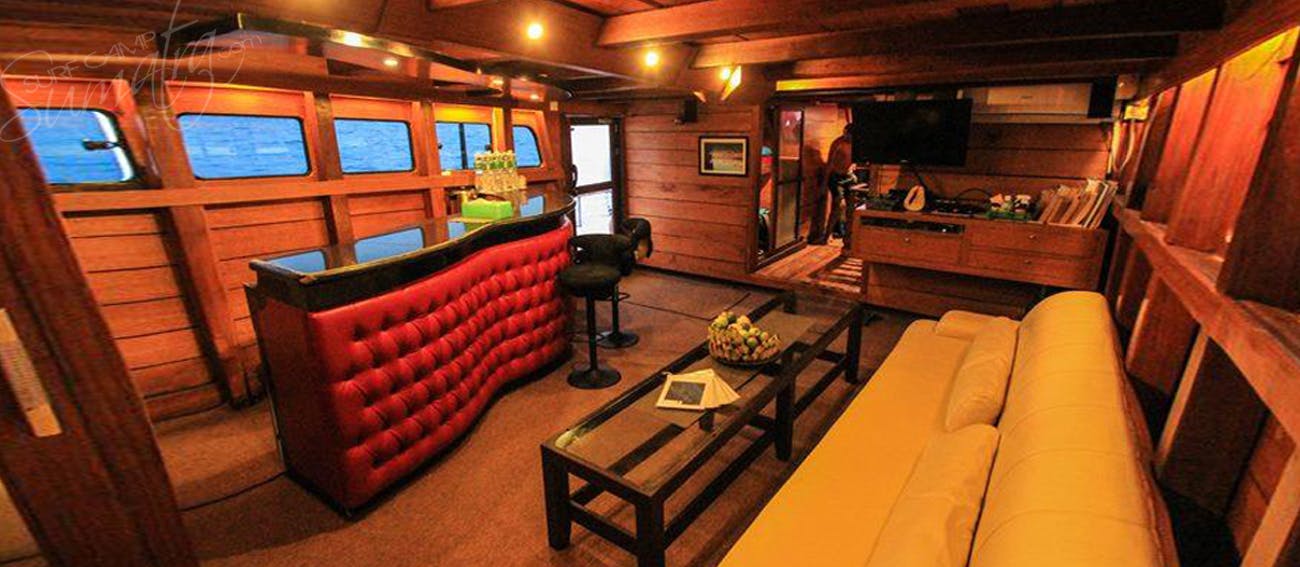 Saloon and bar with TV