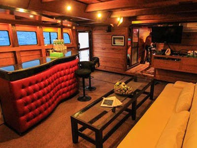 Saloon and bar with TV